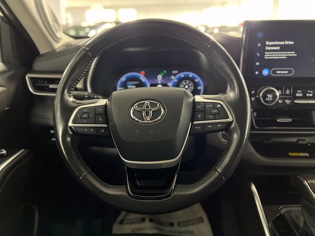 Used 2023 Toyota Highlander Limited AWD/4WD image 36