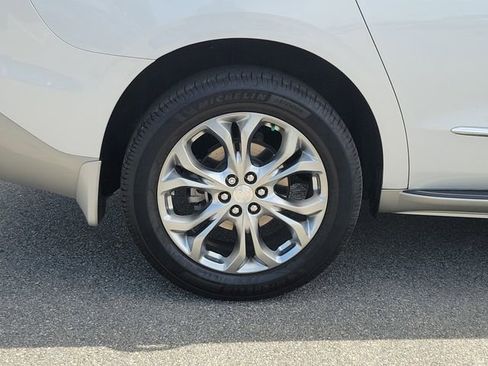Used 2019 Buick Enclave Avenir w/ Avenir Technology Package AWD/4WD image 7