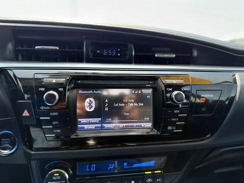 Used 2015 Toyota Corolla LE Premium FWD image 16