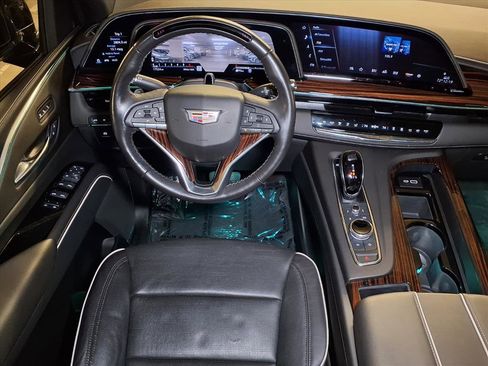 Certified 2022 Cadillac Escalade Premium Luxury image 18