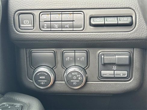 Used 2024 GMC Yukon XL Denali w/ Denali Reserve Package image 25