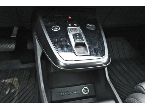 Used 2022 Audi Q4 e-tron Premium Plus AWD/4WD image 30