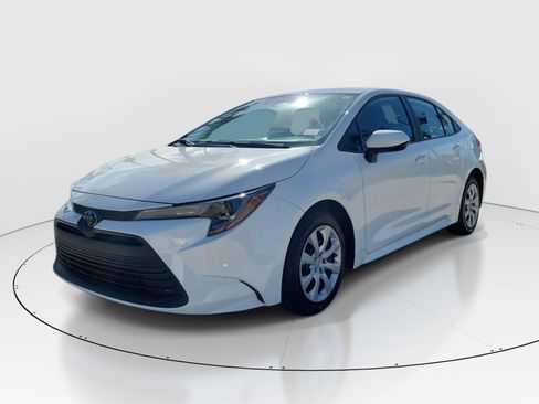 Used 2024 Toyota Corolla LE FWD image 3