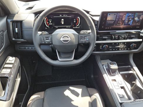 New 2026 Nissan Pathfinder Platinum FWD image 5