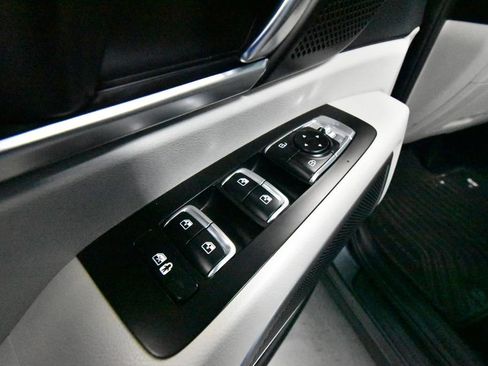 Used 2023 Kia Telluride EX w/ EX Captain's Chair Package image 5