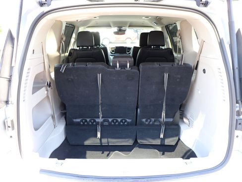 Used 2024 Chrysler Pacifica Touring-L FWD image 60