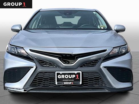 Certified 2022 Toyota Camry SE image 3