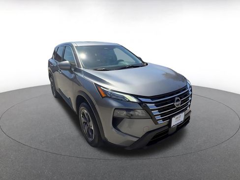 Used 2025 Nissan Rogue SV FWD image 3