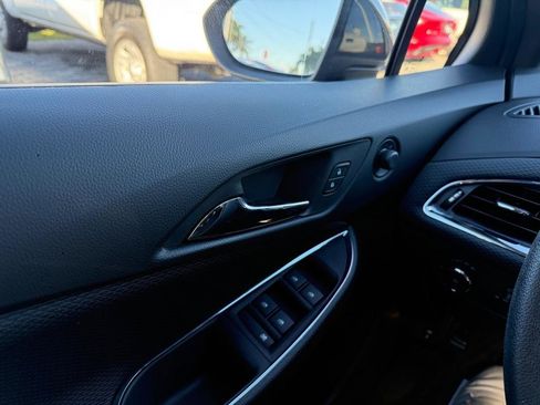 Used 2019 Chevrolet Cruze LT w/ Convenience Package image 27