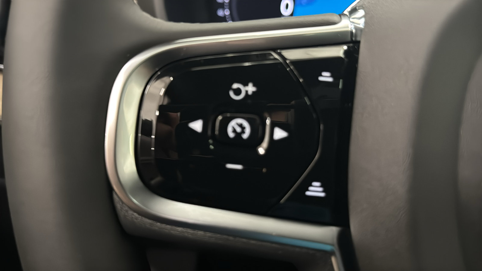 New 2027 Volvo XC90 T8 Plus AWD/4WD image 13