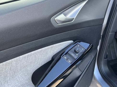 Used 2023 Volkswagen ID.4 Pro image 10