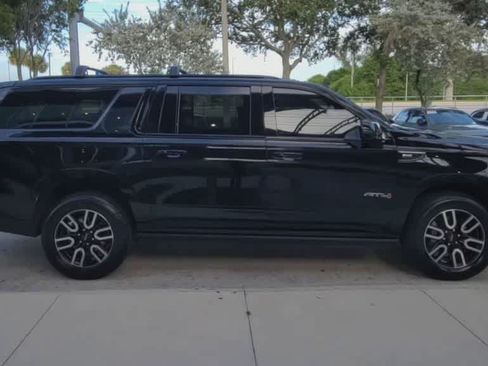 Used 2023 GMC Yukon XL AT4 w/ AT4 Premium Package AWD/4WD image 9