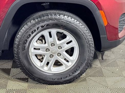 Certified 2023 Jeep Grand Cherokee Laredo w/ Luxury Tech Group I AWD/4WD image 23