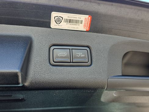 Certified 2025 Kia Telluride SX w/ SX Captain's Chair Package FWD image 11