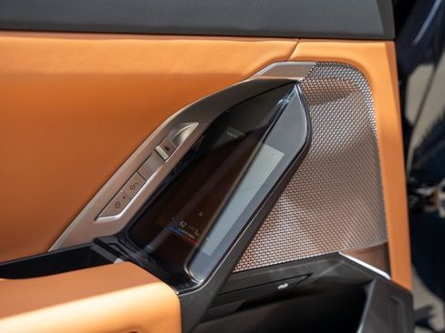 Used 2023 BMW 740i w/ Parking Assistance Package image 27