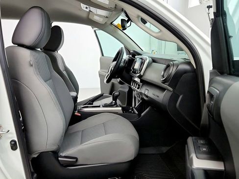 Certified 2023 Toyota Tacoma SR5 AWD/4WD image 17