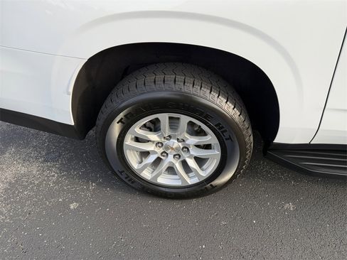 Certified 2024 Chevrolet Suburban LT image 28