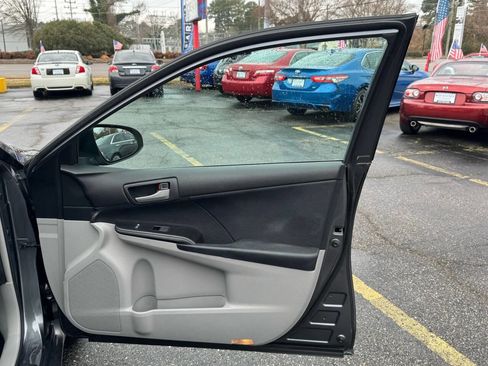 Used 2012 Toyota Camry L image 13