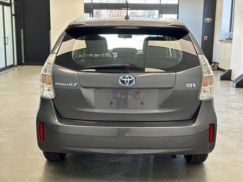 Used 2012 Toyota Prius V Two image 9