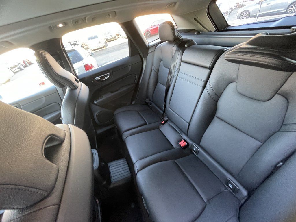 Used 2022 Volvo XC60 T8 Inscription Expression w/ Advanced Package AWD/4WD image 22