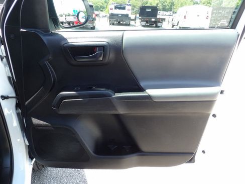 Used 2022 Toyota Tacoma SR RWD image 33
