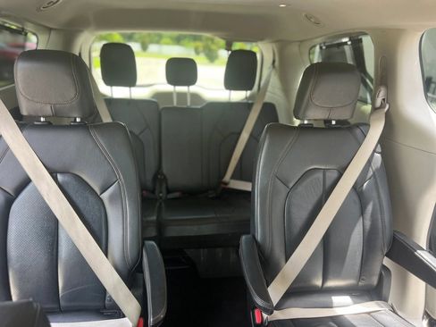 Used 2020 Chrysler Pacifica Touring-L Plus FWD image 13