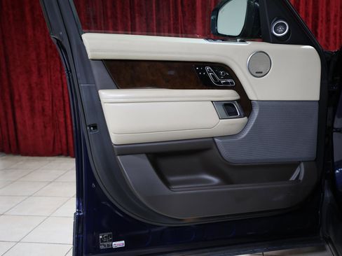 Used 2020 Land Rover Range Rover HSE image 11