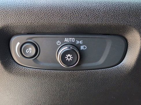 Certified 2023 Chevrolet Traverse LT FWD image 17