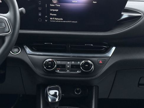 Certified 2025 Buick Envista Preferred w/ Convenience I Package image 19