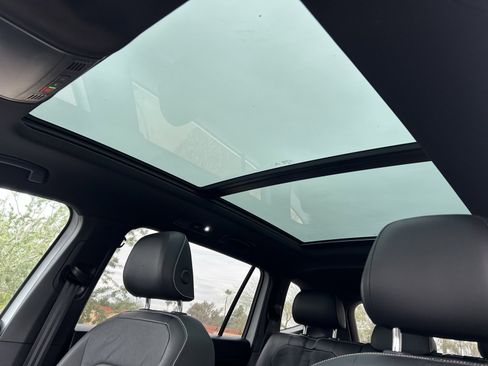 Used 2022 Volkswagen Tiguan SEL R-Line image 12