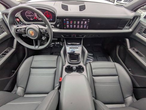 Certified 2025 Porsche Cayenne image 21