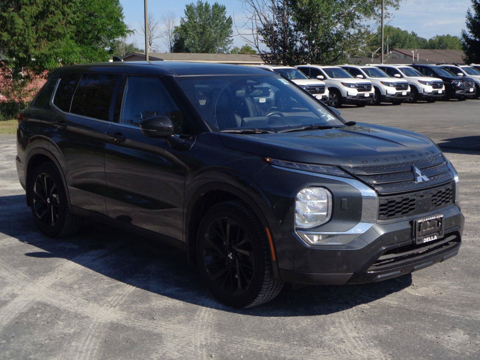 Used 2024 Mitsubishi Outlander SE Black Edition AWD/4WD image 3
