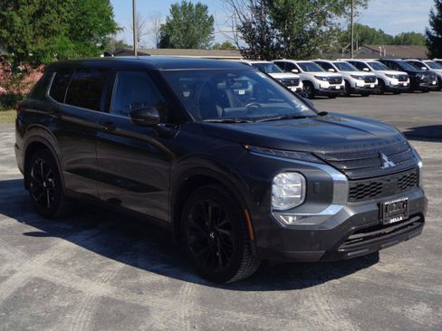 Used 2024 Mitsubishi Outlander SE Black Edition AWD/4WD image 3