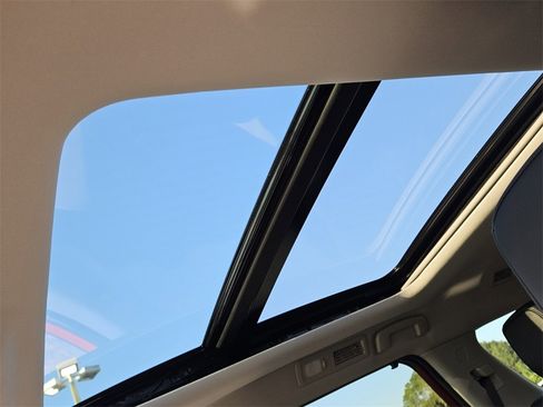 New 2025 Nissan Pathfinder Platinum image 19