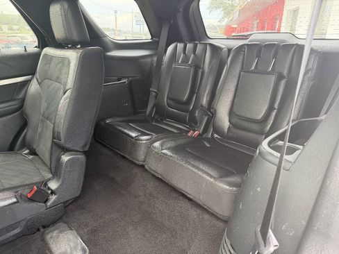Used 2019 Ford Explorer XLT w/ Equipment Group 202A AWD/4WD image 12