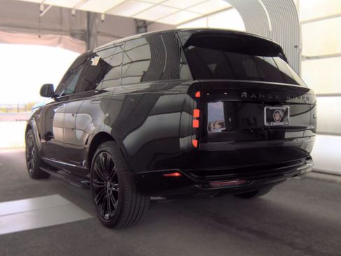 Used 2023 Land Rover Range Rover SE AWD/4WD image 2