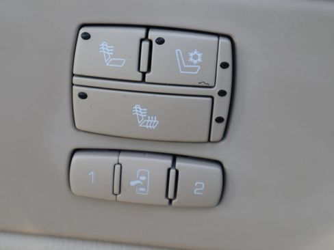 Used 2011 Cadillac DTS Luxury FWD image 30