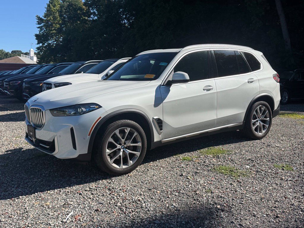 Used 2024 BMW X5 xDrive50e AWD/4WD image 3
