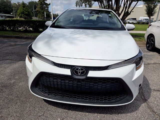 Used 2022 Toyota Corolla LE FWD image 2