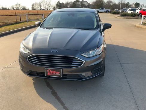 Used 2020 Ford Fusion SE image 4