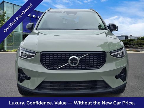Certified 2025 Volvo XC40 B5 Plus AWD/4WD image 2