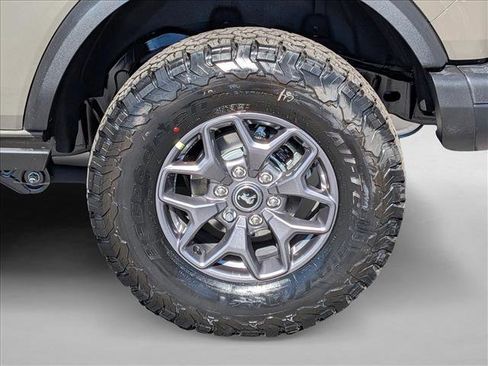 New 2025 Ford Bronco Badlands image 9