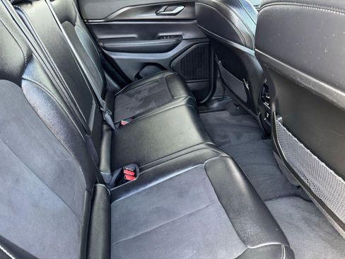 Used 2023 Jeep Grand Cherokee Altitude image 13