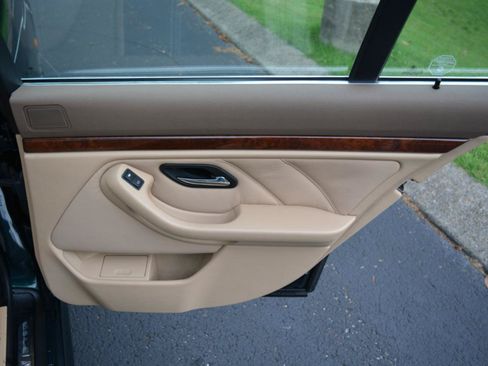 Used 1999 BMW 540i Sedan RWD image 17