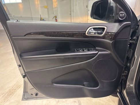 Used 2012 Jeep Grand Cherokee Laredo w/ Laredo E Group image 25