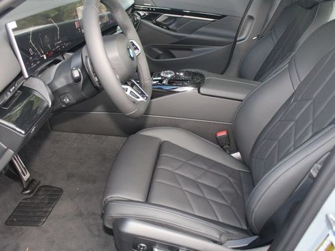 Used 2026 BMW 530i xDrive w/ Executive Package AWD/4WD image 19