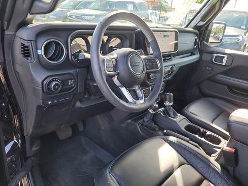 Used 2024 Jeep Wrangler High Altitude image 19