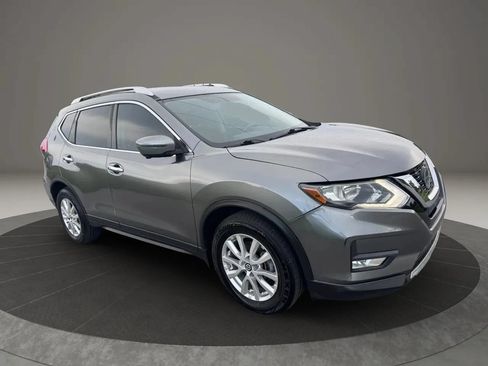 Used 2018 Nissan Rogue SV w/ Premium Package FWD image 2
