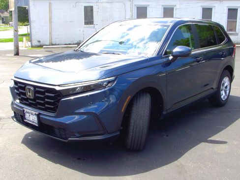 Used 2025 Honda CR-V LX image 3