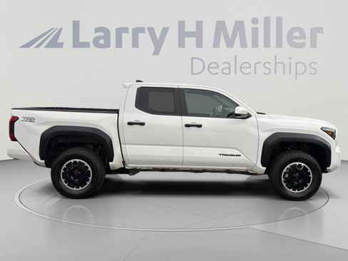 Used 2024 Toyota Tacoma TRD Off-Road AWD/4WD image 6